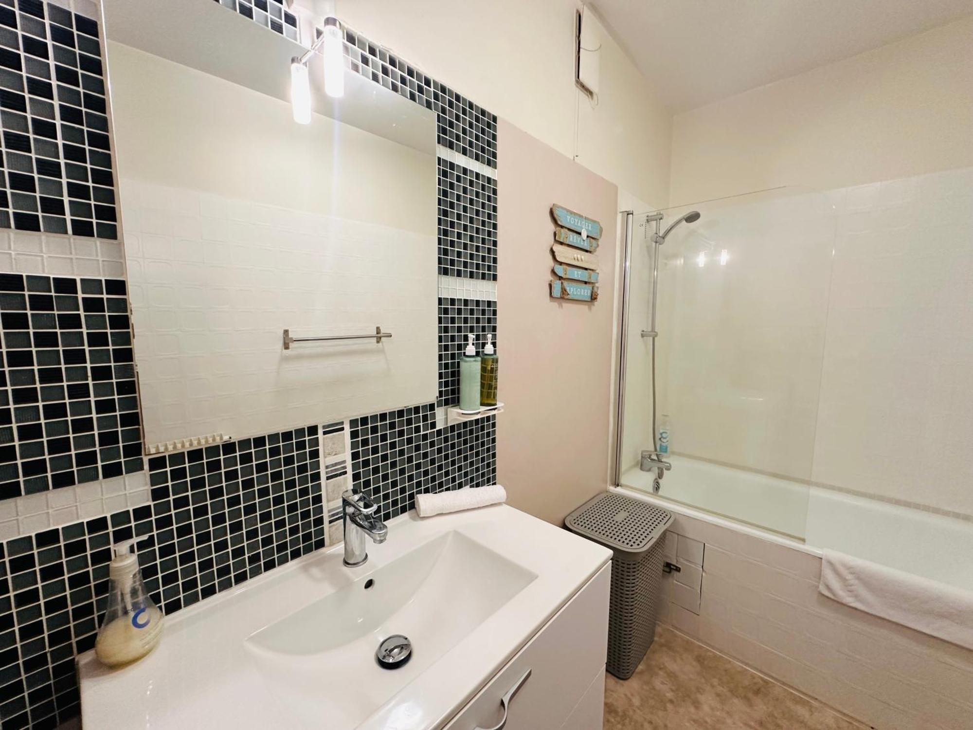 Orleans Centre Proche Gare - Appartement Fonctionnel Residence Calme Parking Prive Gratuit - Le Central Elegance Exterior photo